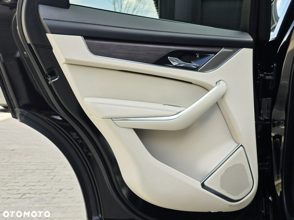 Jaguar F-Pace - 24