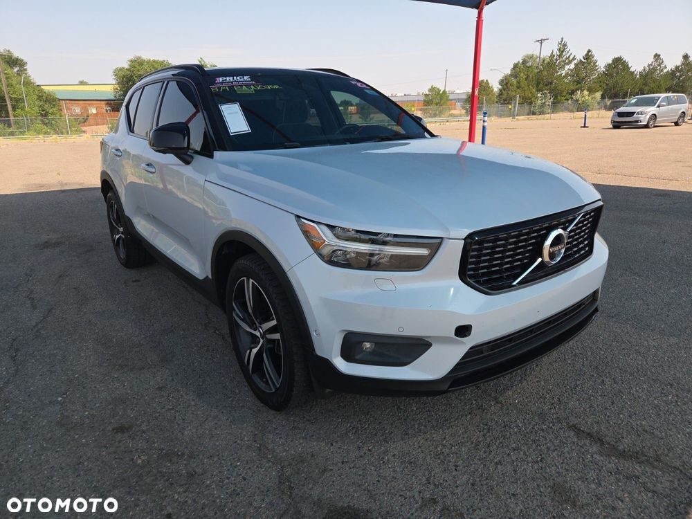 Volvo XC 40 T5 AWD R-Design - 3