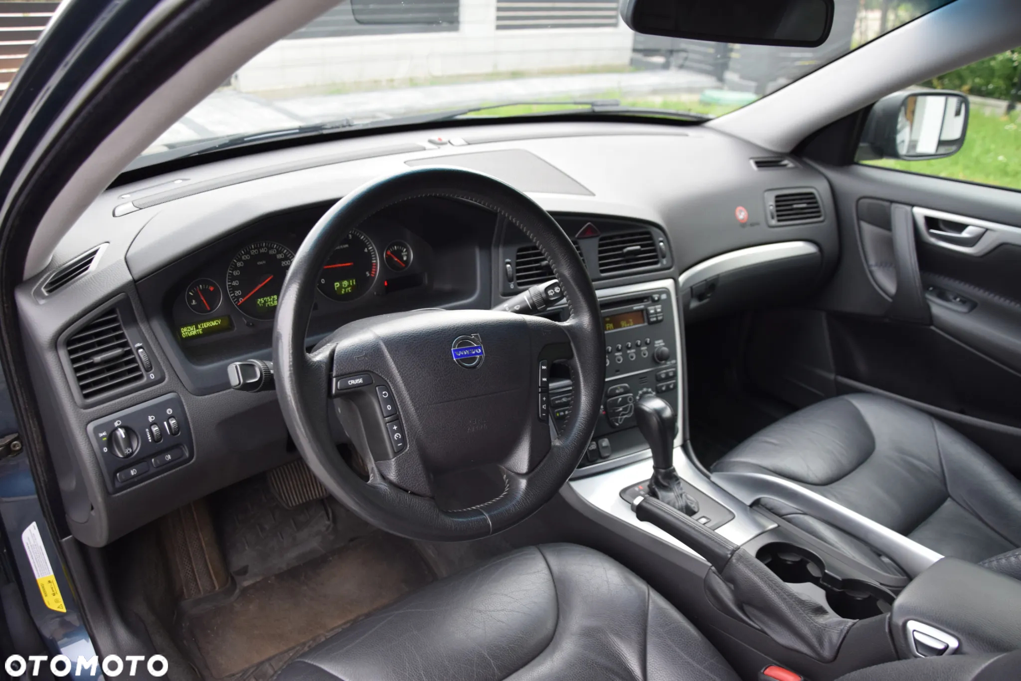 Volvo XC 70 D5 AWD Momentum - 28