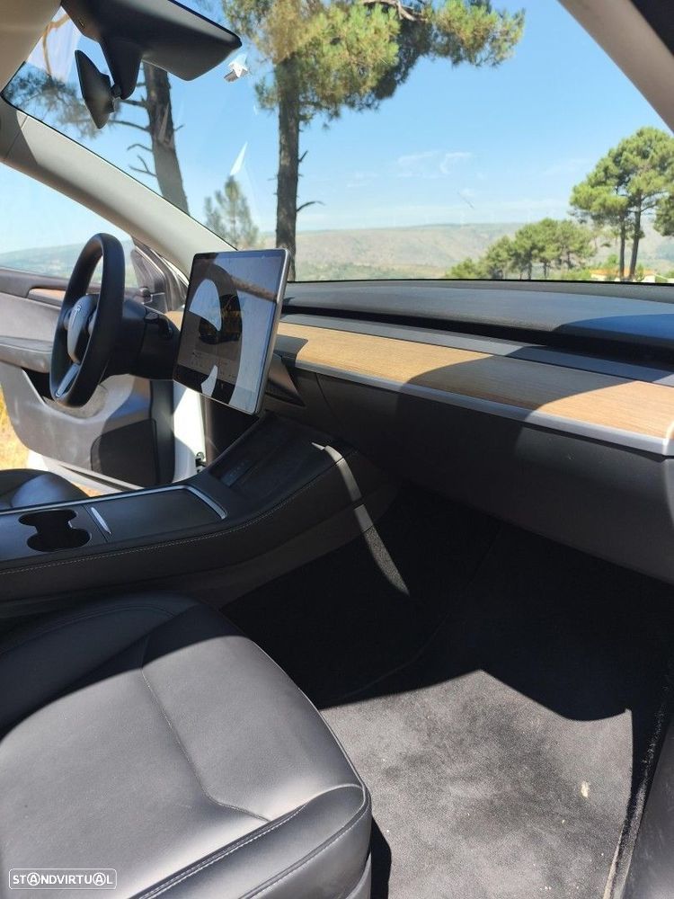 Tesla Model Y — fotografia 10