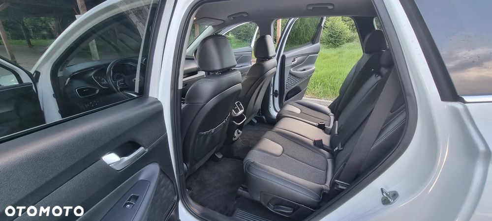 Hyundai Santa Fe 2.4 GDI 4WD SEVEN Premium - 23