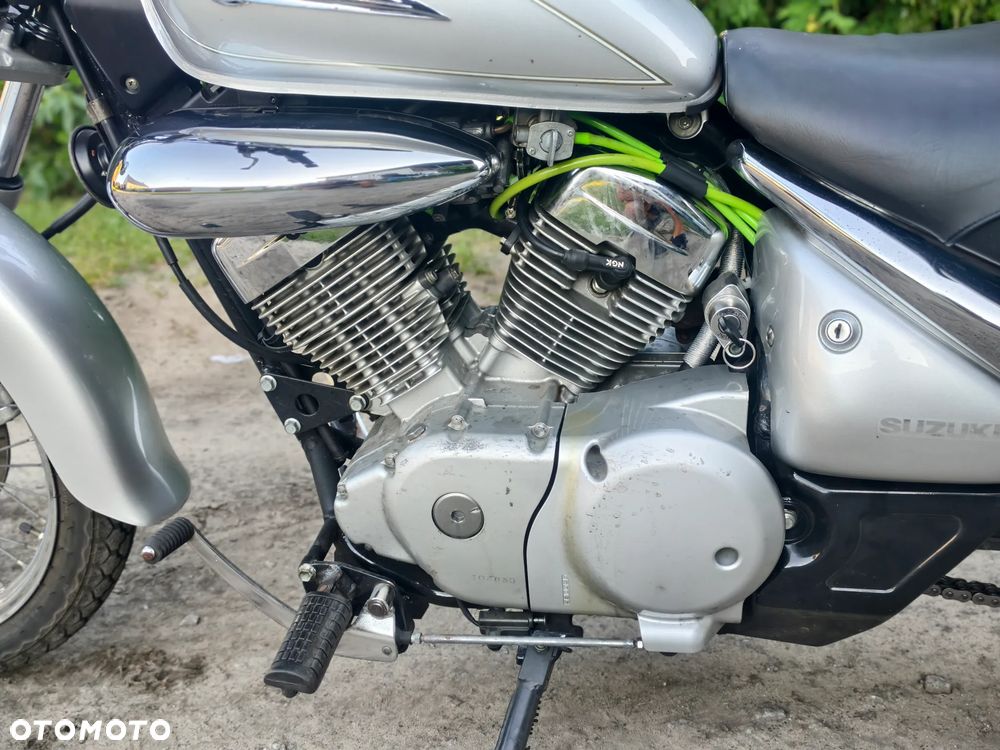 Suzuki Intruder - 14
