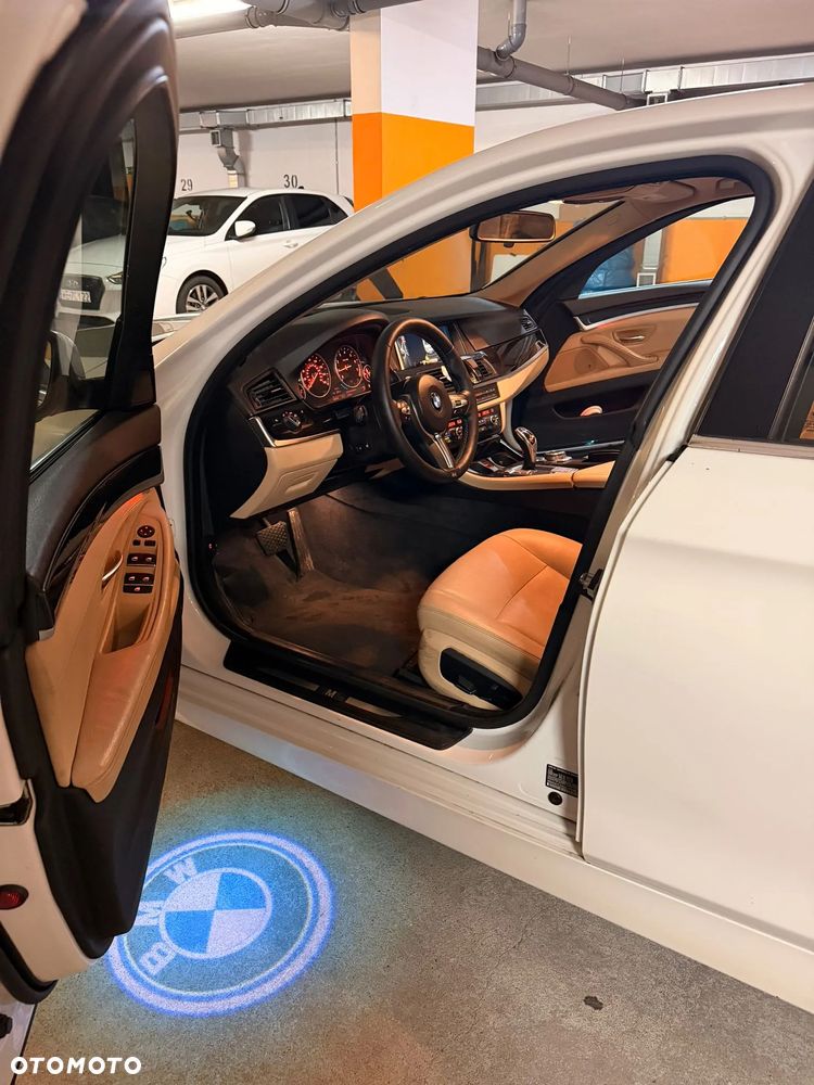 BMW Seria 5 528i xDrive - 16