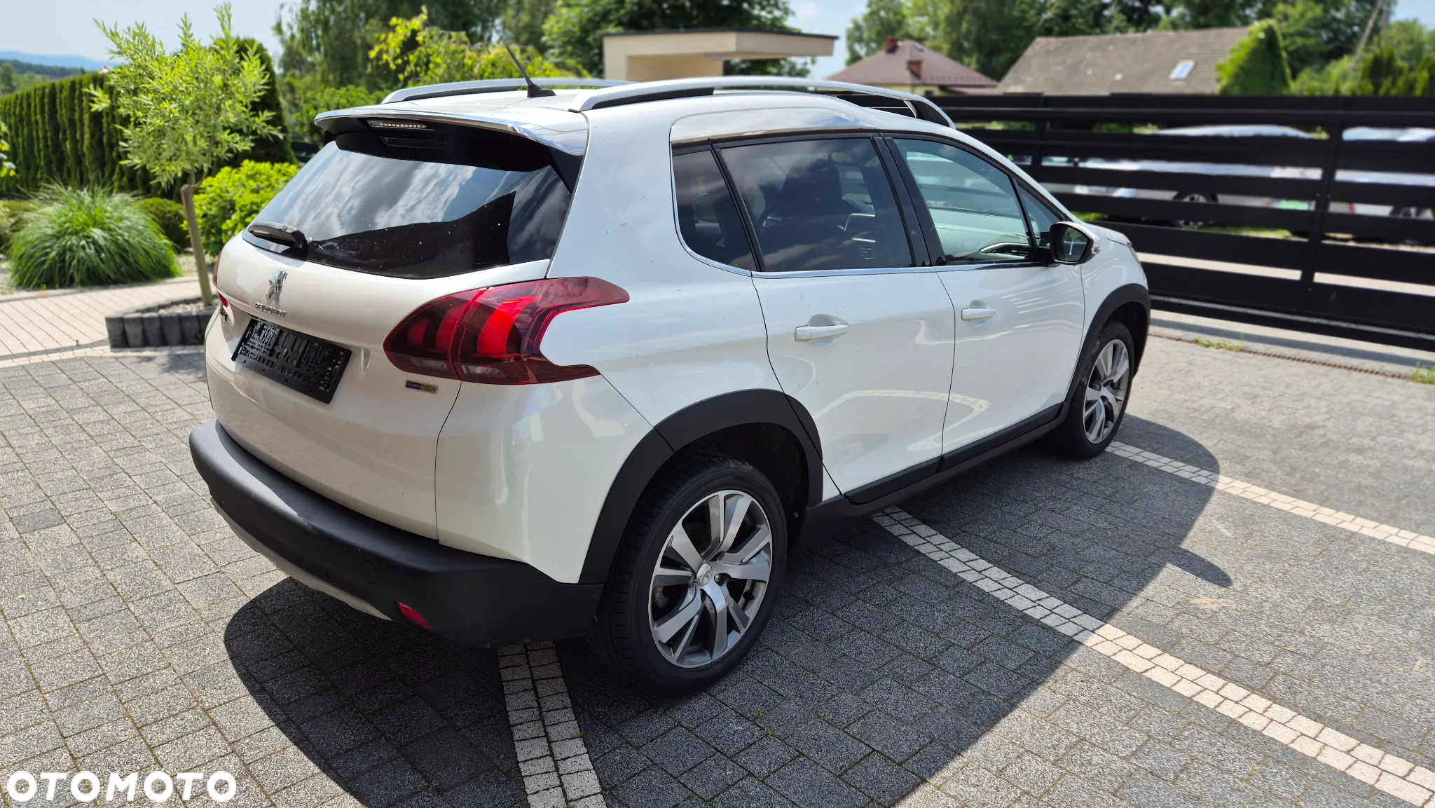 Peugeot 2008 1.2 Pure Tech Allure S&S - 4