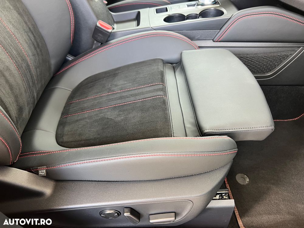 Ford Kuga 2.5 Duratec FWD PHEV ST-Line X - 30