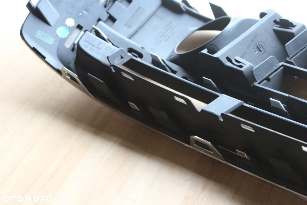 KRATKA ZDERZAKA PRAWA AUDI A8 D5 4N0807680 2018 - 19