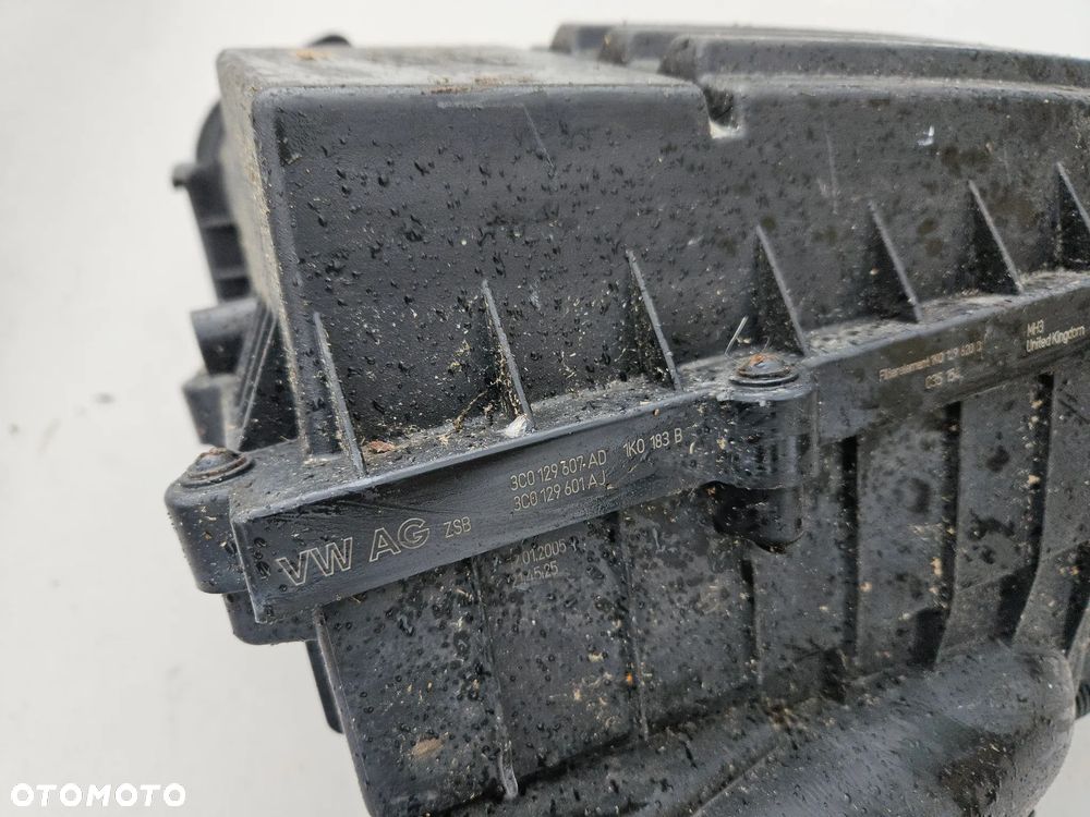 Obudowa filtra powietrza VW Passat B6 1,9 TDI 2006r 3C0129607AD - 2