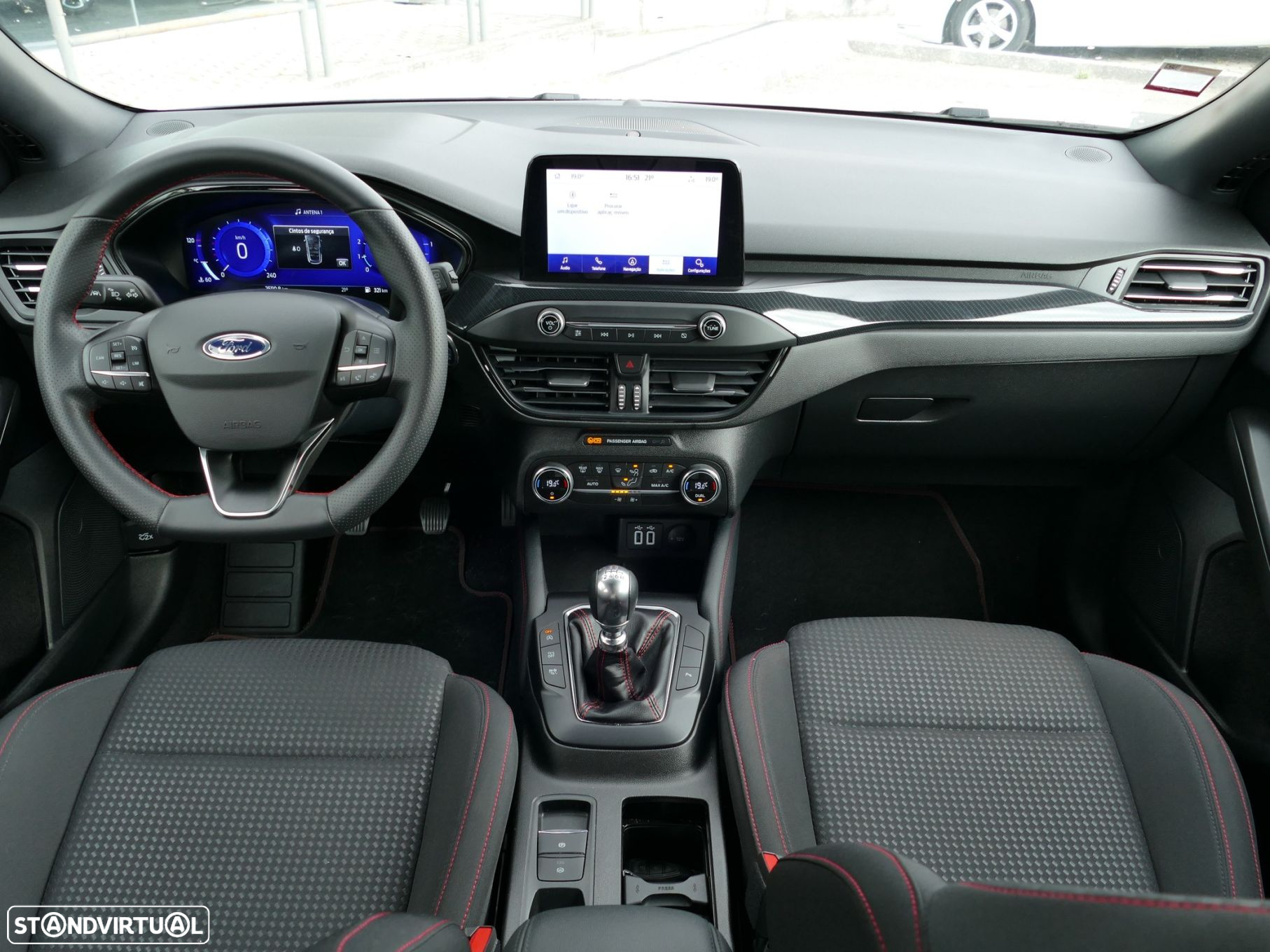 Ford Focus 1.0 EcoBoost MHEV ST-Line X - 31