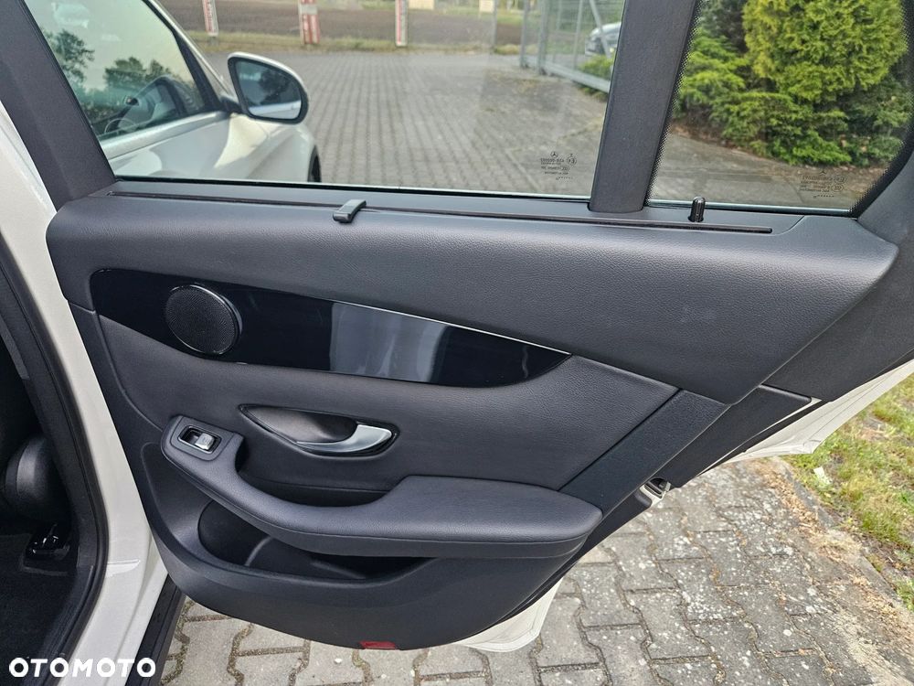 Mercedes-Benz GLC 220 d 4Matic 9G-TRONIC - 22