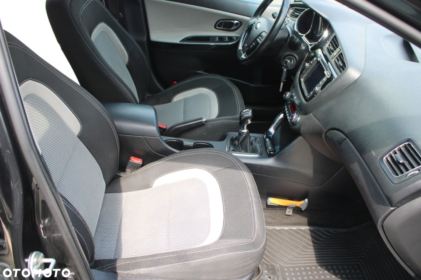 Kia Ceed - 32