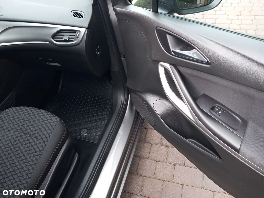 Opel Astra 1.4 T Dynamic S&S - 24