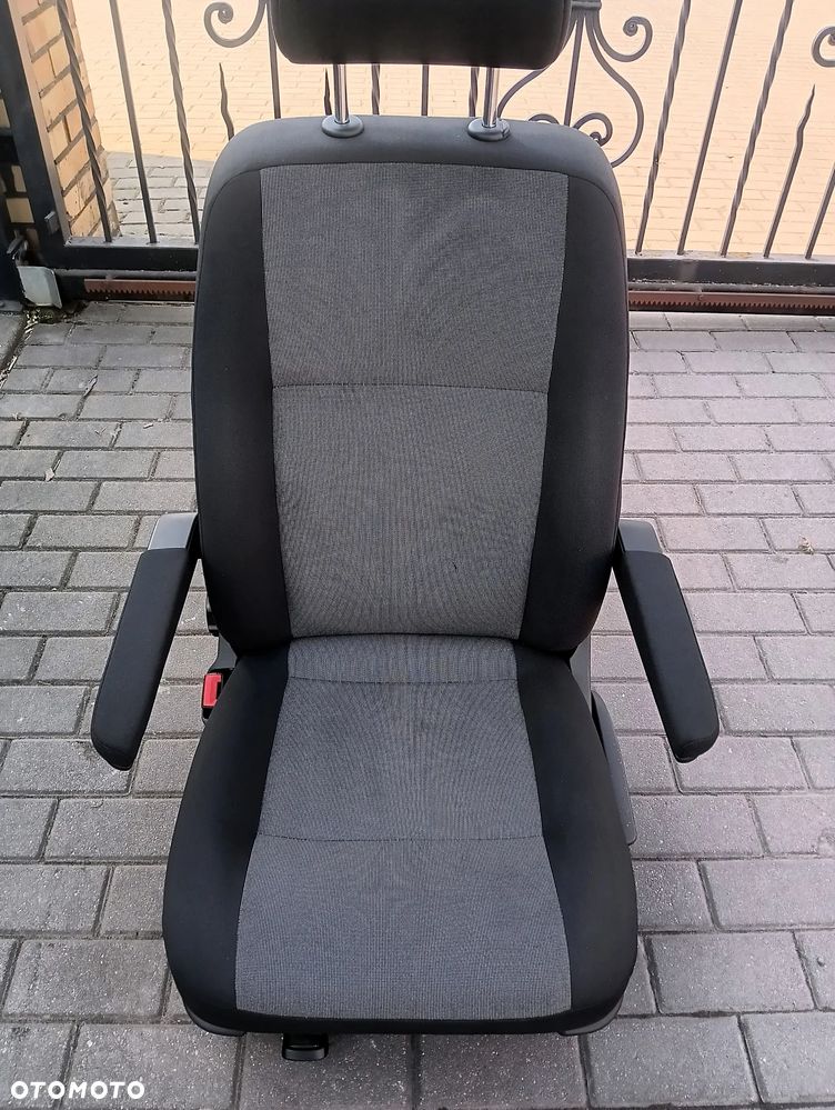 Fotel kierowcy VW T6 Austin podłokietnik - 1