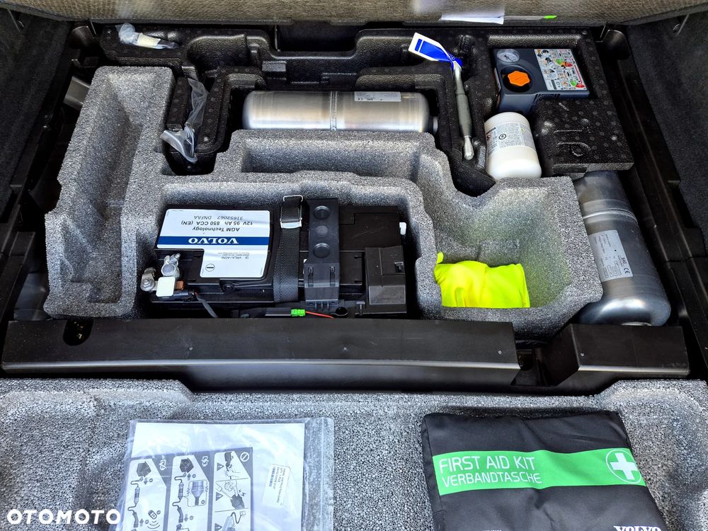 Volvo XC 60 T6 Plug-In Hybrid AWD Plus Dark - 27