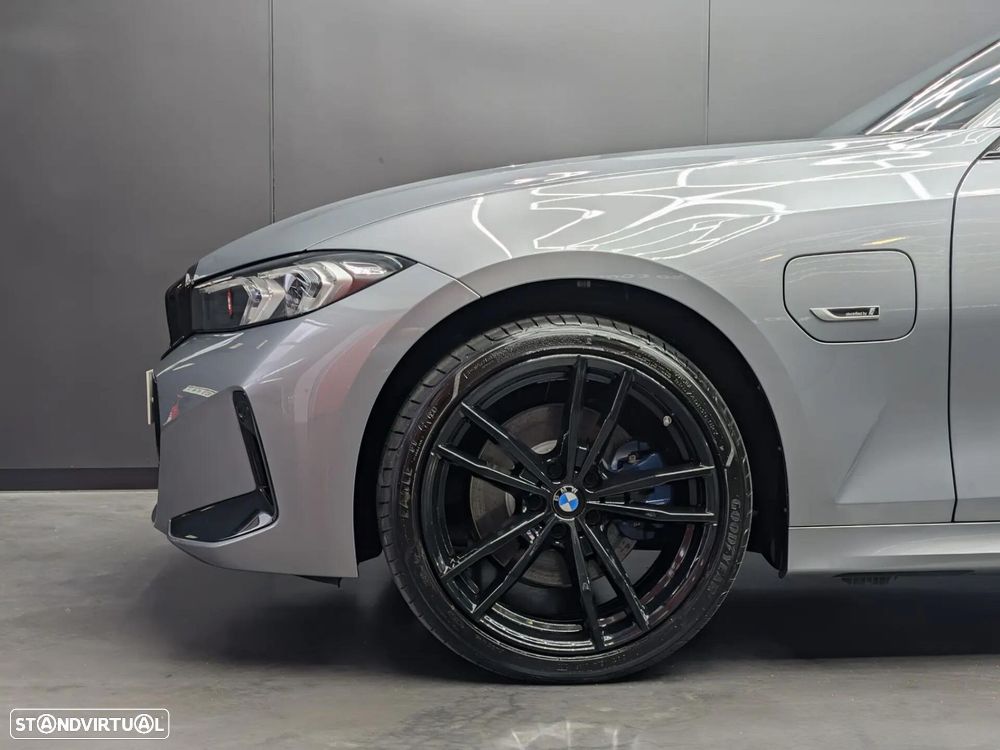 BMW 320 e Pack Desportivo M Auto - 11