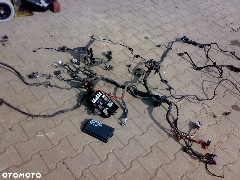 vw atlas 2018 - wiązka instalcja skrzynka puszka kostka w komorę silnika - 1