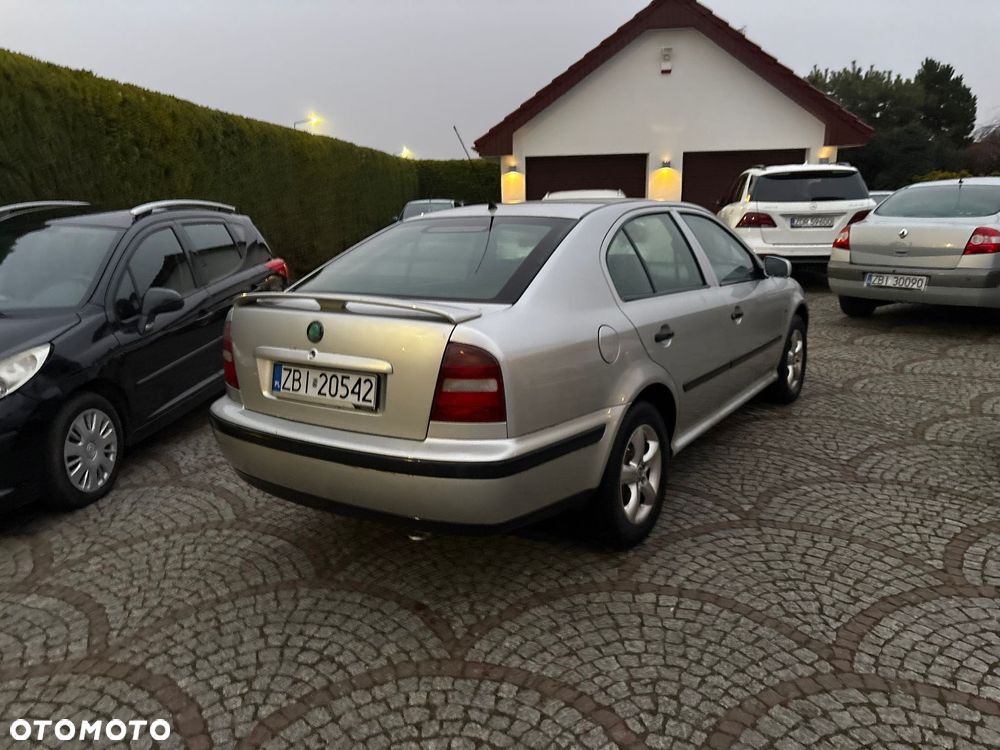 Skoda Octavia 1.6 GLX - 4