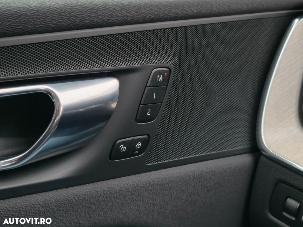 Volvo XC 60 T6 AWD Recharge Geartronic Inscription Expression - 12