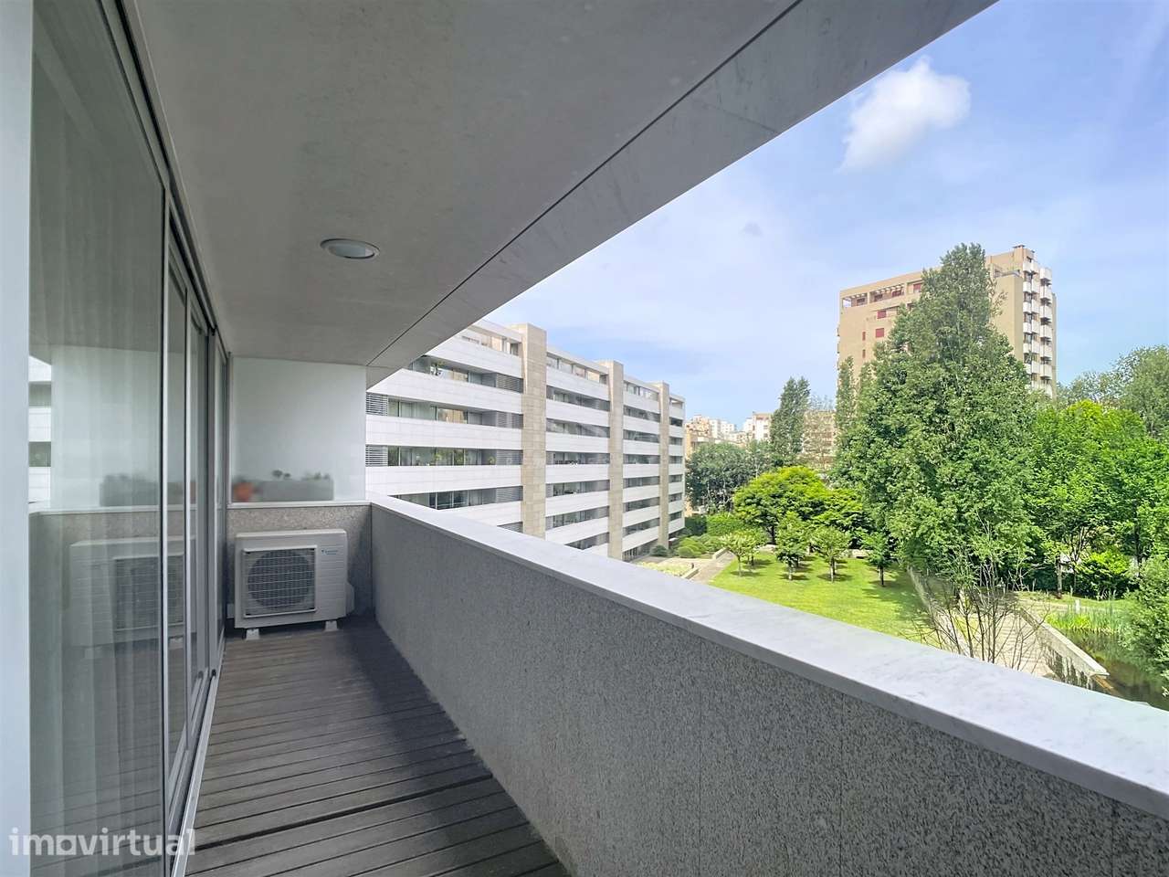 Apartamento T3 Mobilado para Arrendamento com Varanda Pinheiro Manso - Grande imagem: 2/24