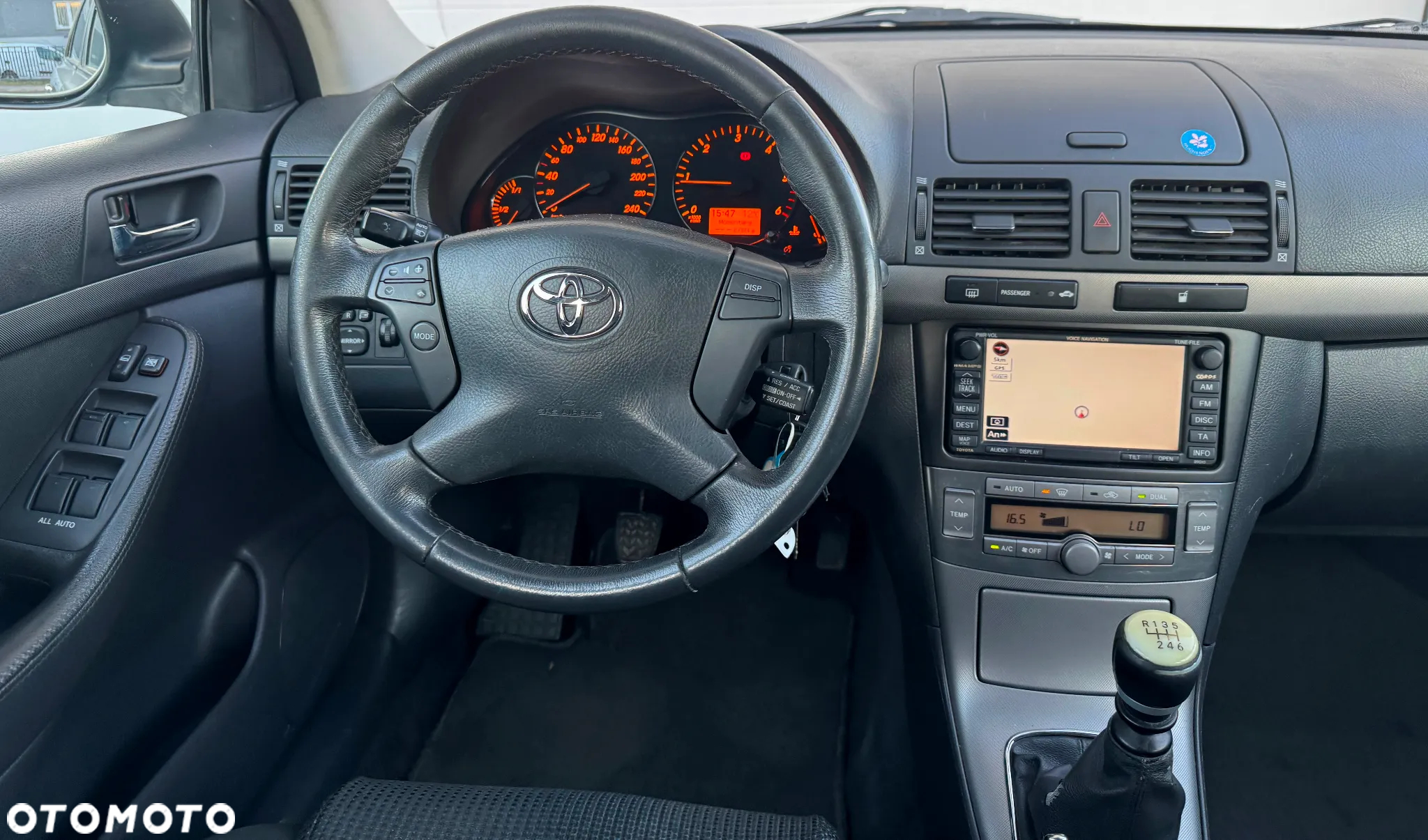 Toyota Avensis 2.2 D-4D Combi Executive - 12