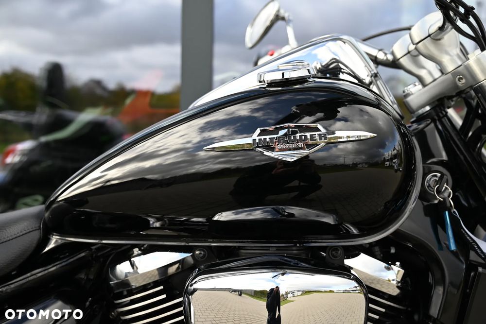 Suzuki Intruder - 30