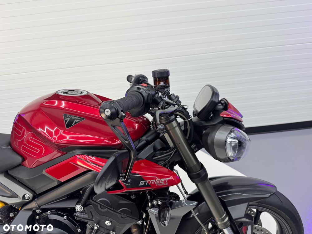 Triumph Street Triple - 18