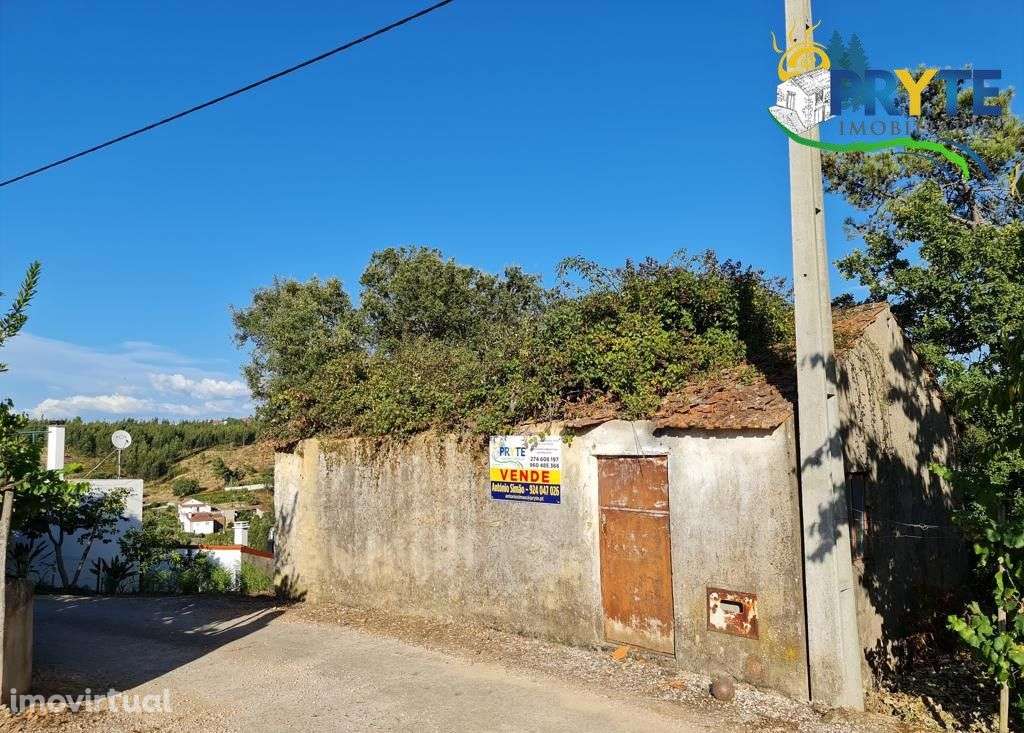 Casa de alvenaria destinada a habitação situada no Castelo - Sertã - Grande imagem: 2/21
