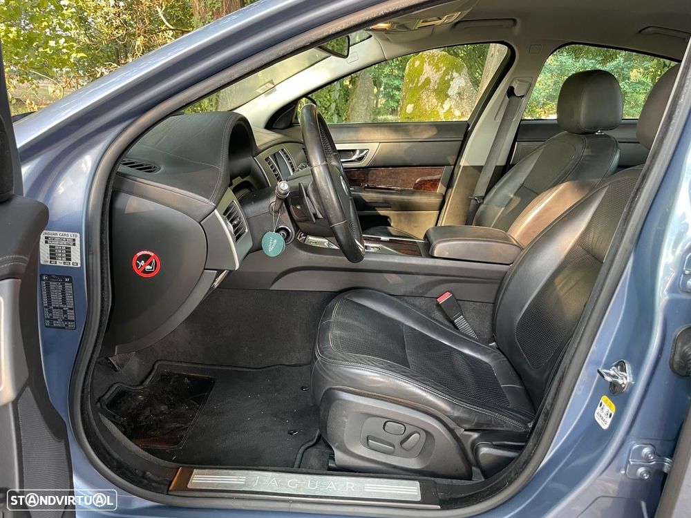 Jaguar XF 2.7 D V6 Premium Luxury - 12