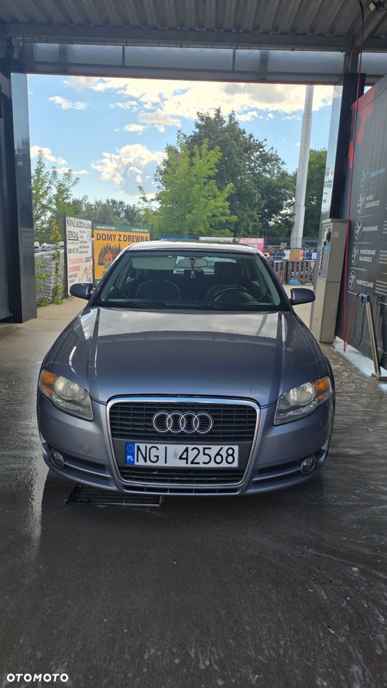 Audi A4 Limousine - 1
