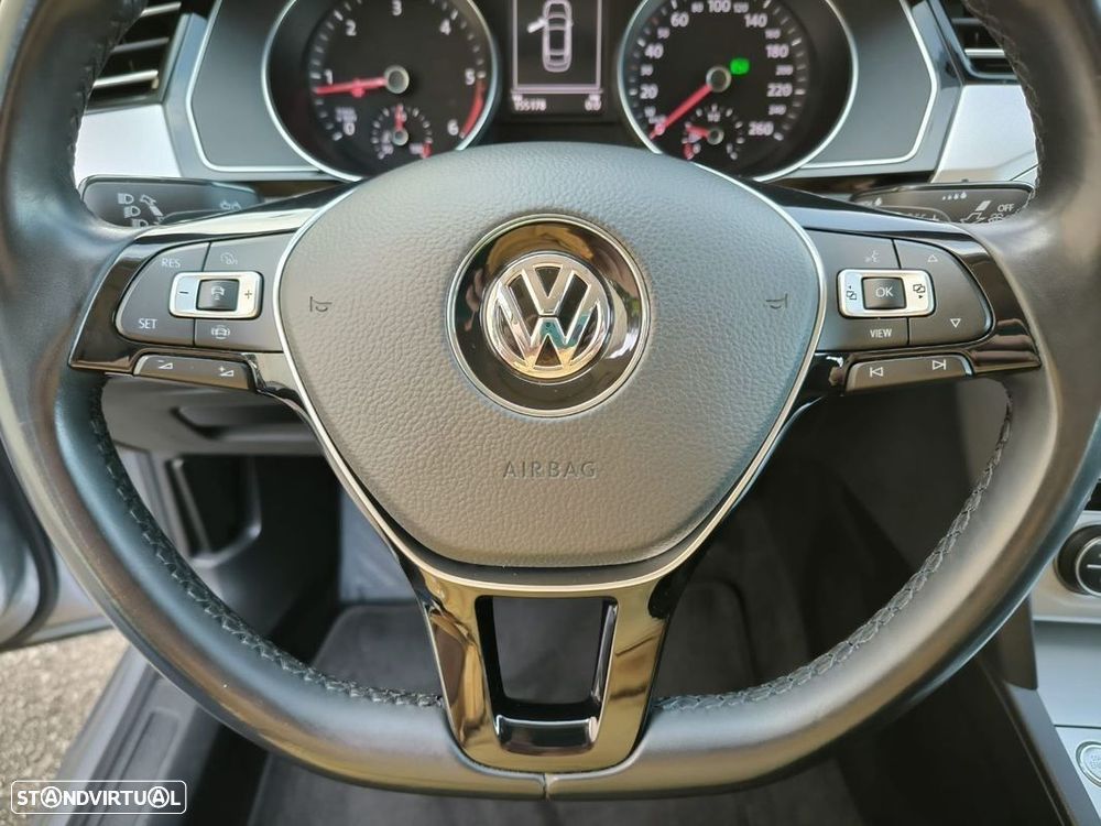 VW Passat 2.0 TDI Business P.DSG - 37