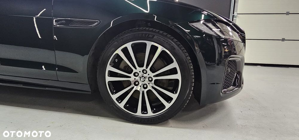 Jaguar XF 2.0 P300 AWD R-Dynamic HSE - 24