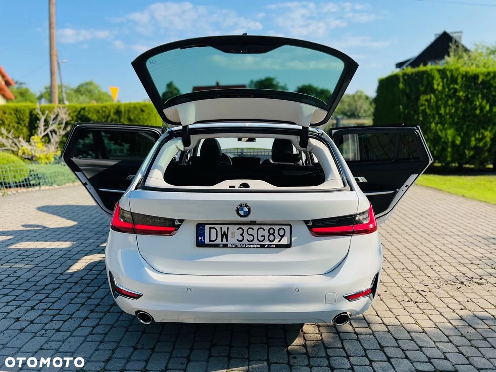 BMW Seria 3 320d xDrive Luxury Line sport - 29