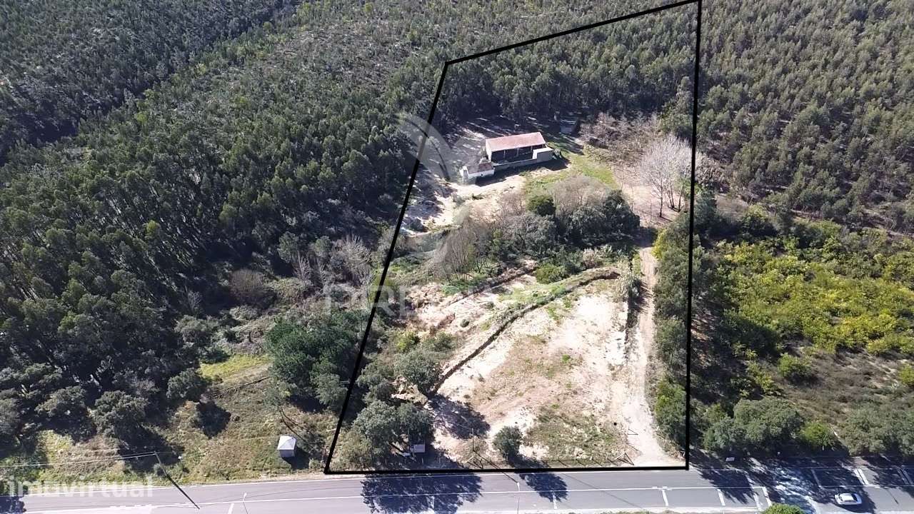Terreno com 17.615 m² com Ruína e Potencial de Destaque - Grande imagem: 2/4
