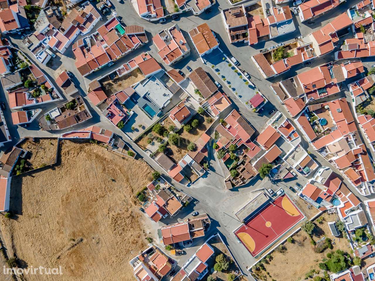 Armazém com Quintal Murado em Terreno Urbano de 632m² - Grande imagem: 5/10