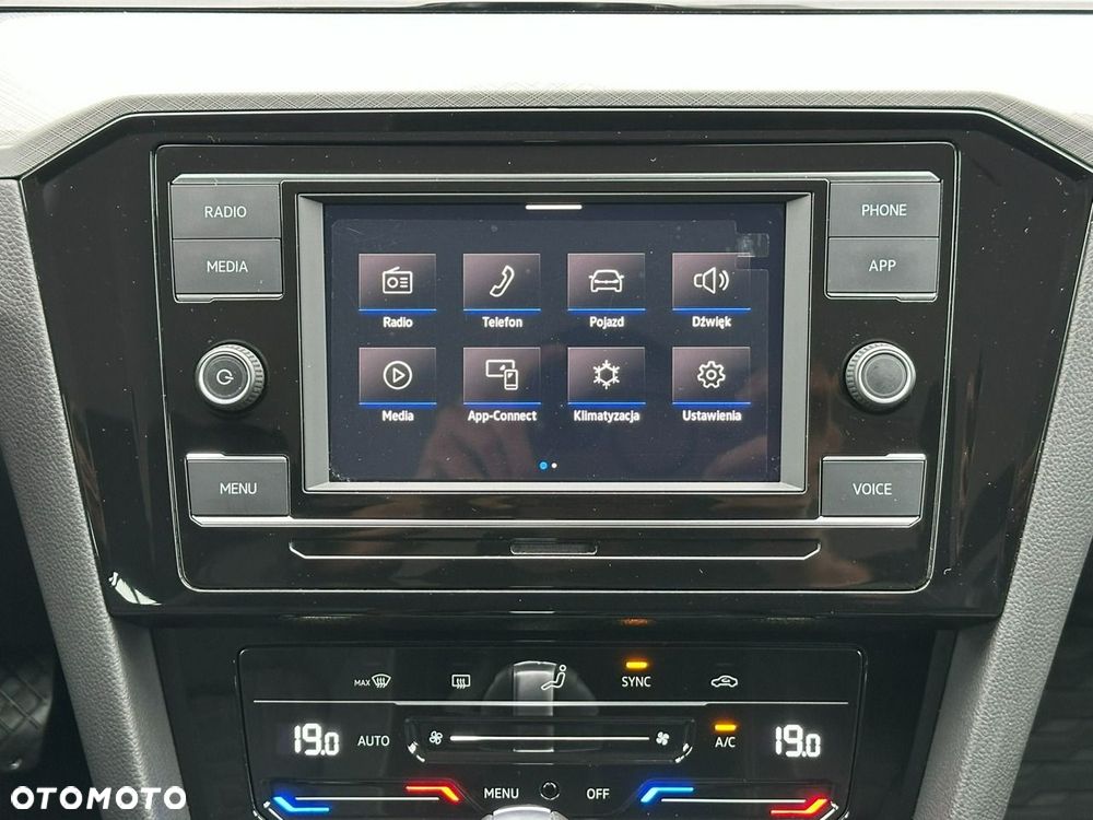 Volkswagen Passat - 28