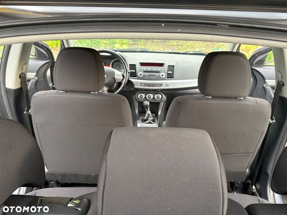 Mitsubishi Lancer 1.6 Invite - 16