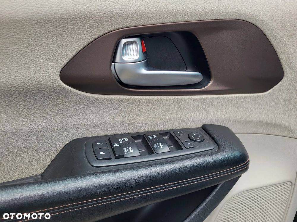 Chrysler Pacifica - 8