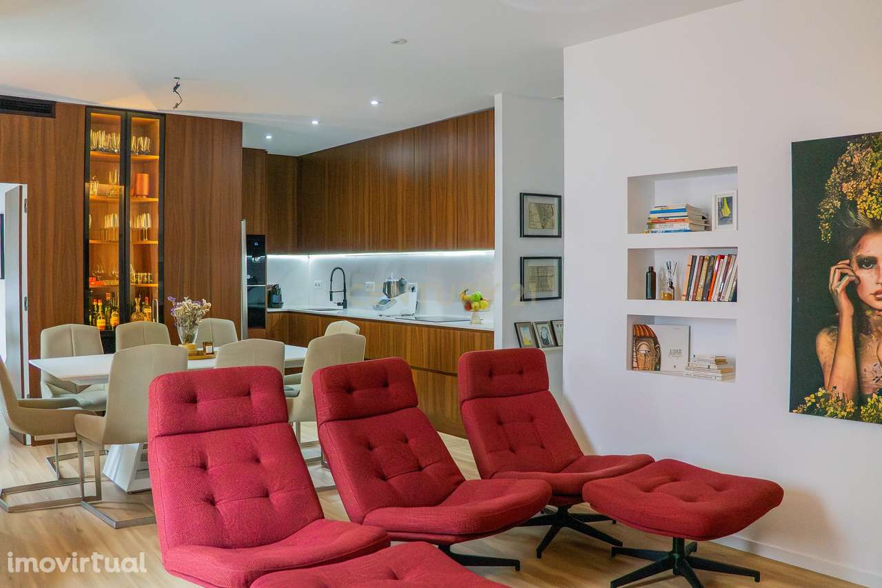 Moradia de 2 Pisos com Terraço e Licença AL. - Grande imagem: 4/38