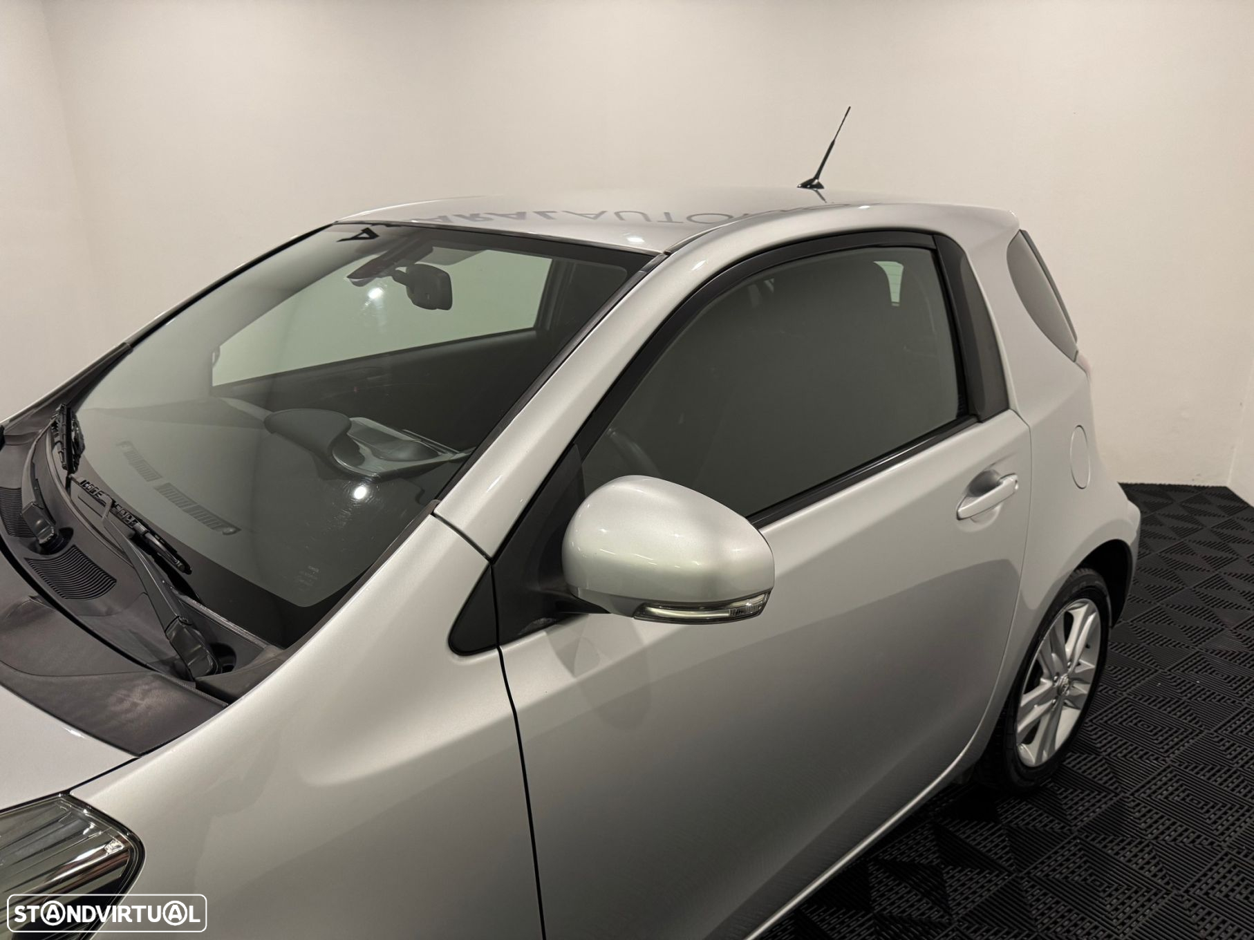 Toyota iQ 1.33 VVT-i - 18