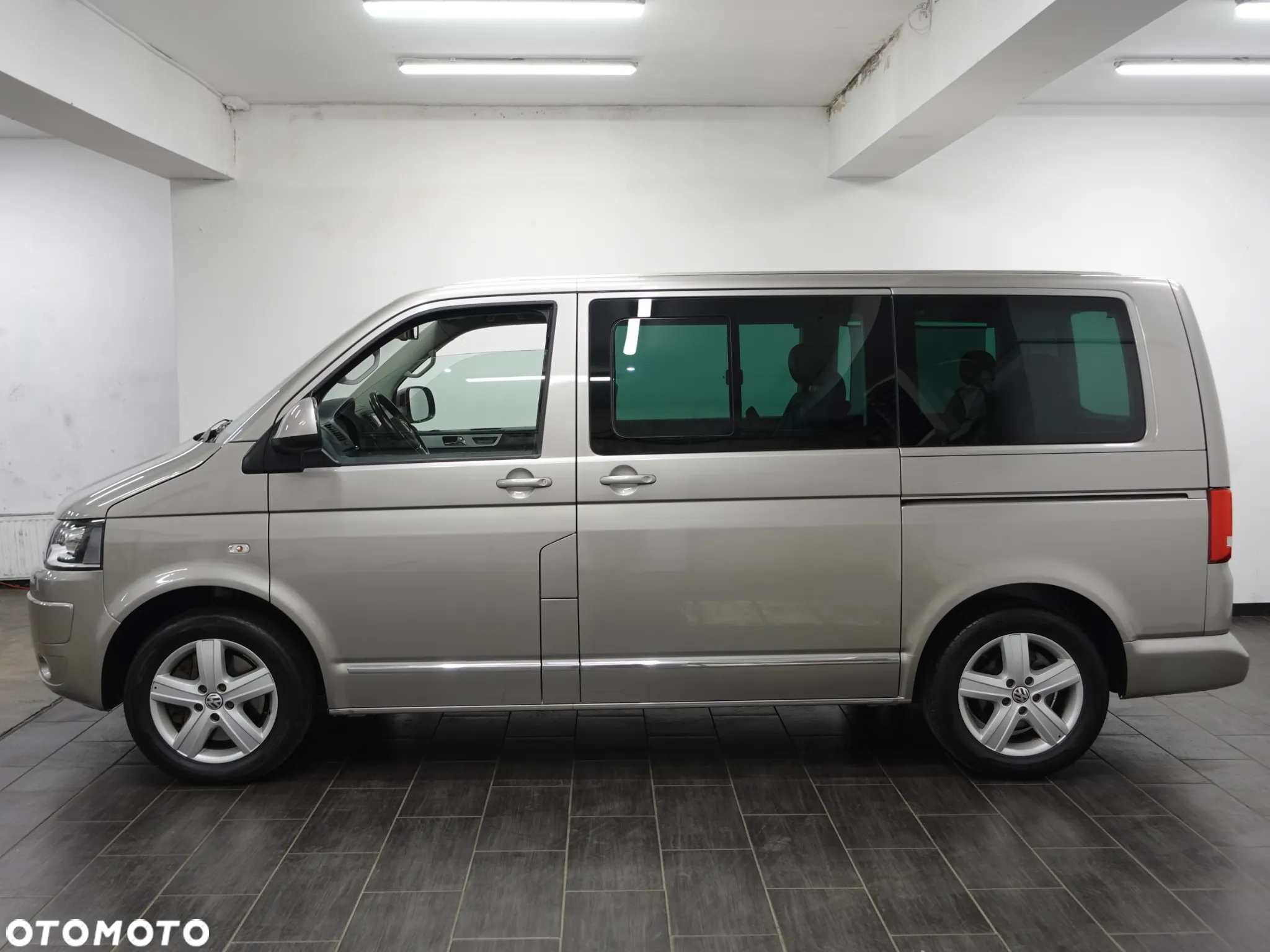 Volkswagen Multivan - 5
