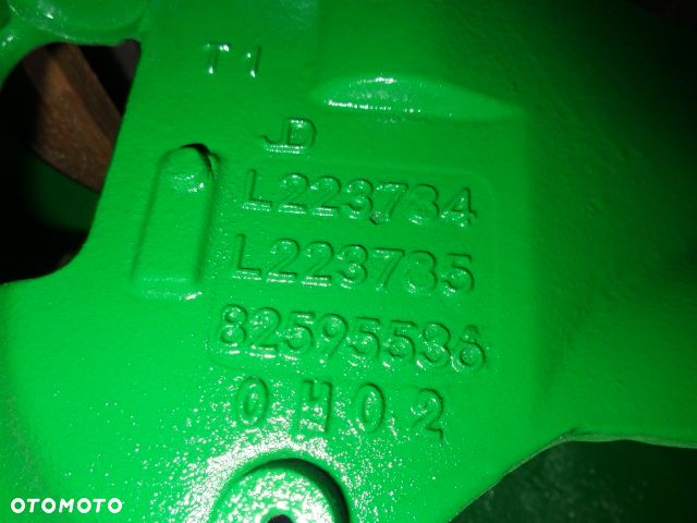 Wspornik tłumika L223784 L223785 John Deere 6250R seria 6R - 2