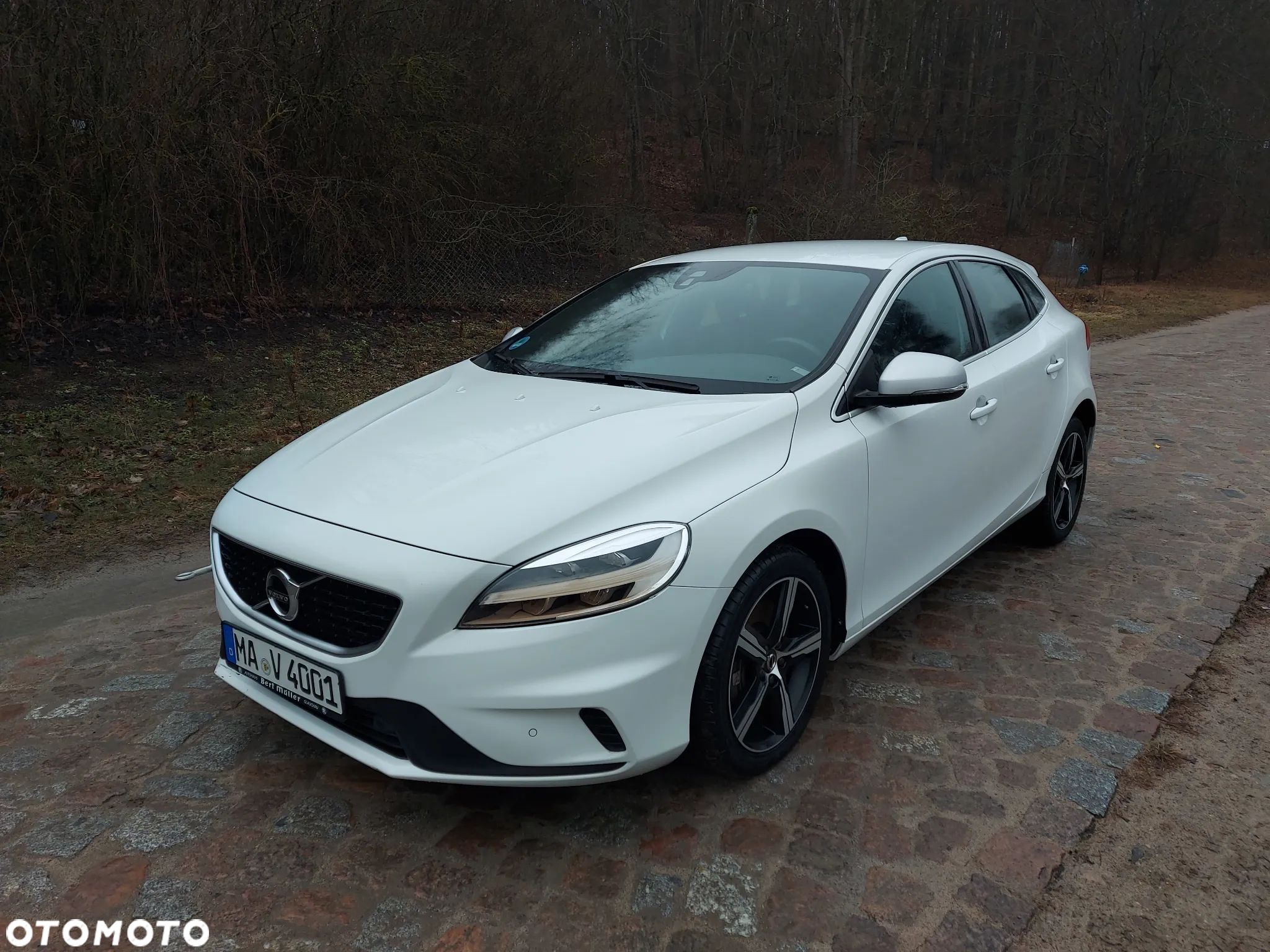Volvo V40 D2 Geartronic RDesign - 1