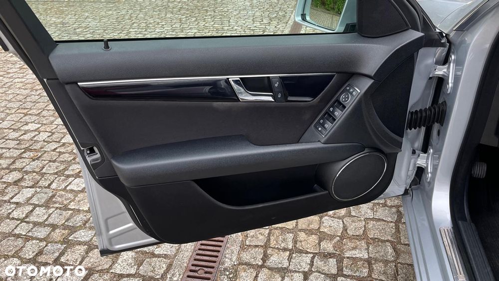 Mercedes-Benz Klasa C 180 T CGI BlueEFFICIENCY - 11
