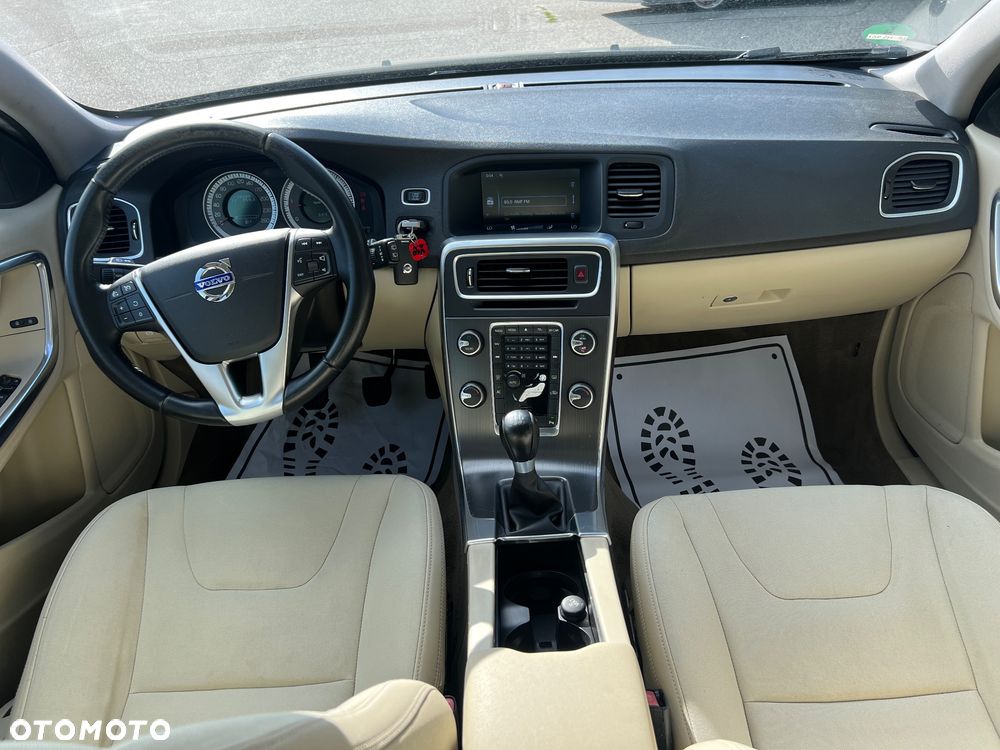Volvo V60 D5 Momentum - 7