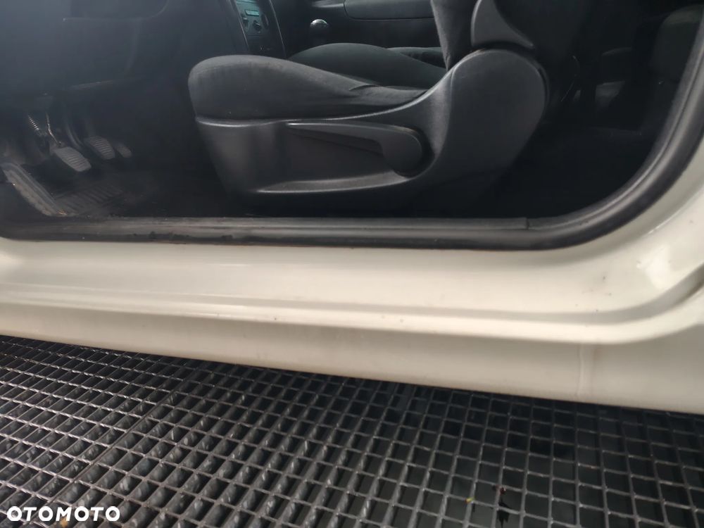 Peugeot 207 1.4 HDi Presence - 21