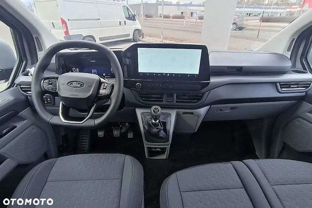 Ford Tourneo Custom - 11