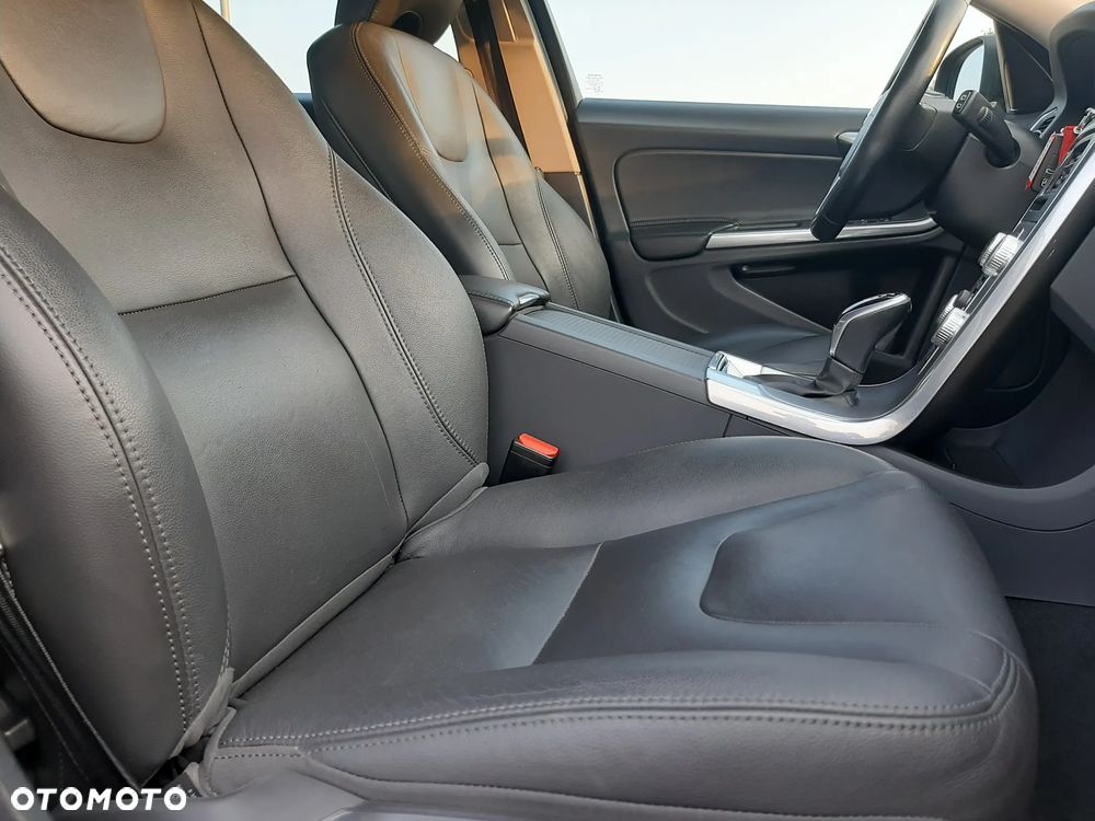 Volvo V60 D3 Geartronic Summum - 31