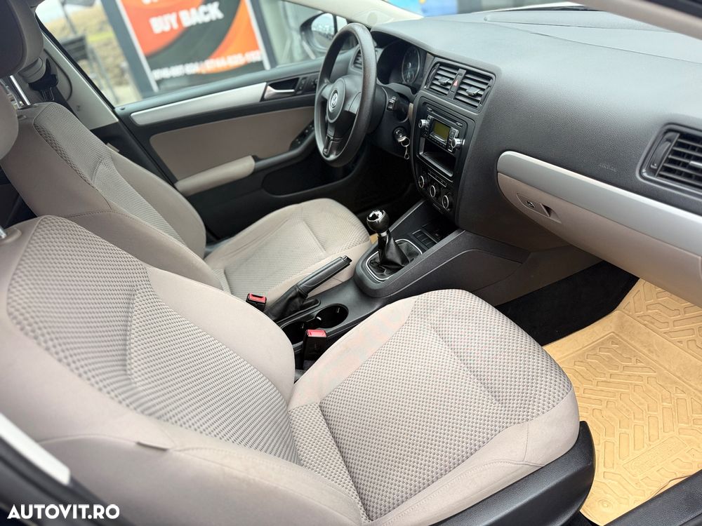 Volkswagen Jetta 1.6 TDI Comfortline - 6