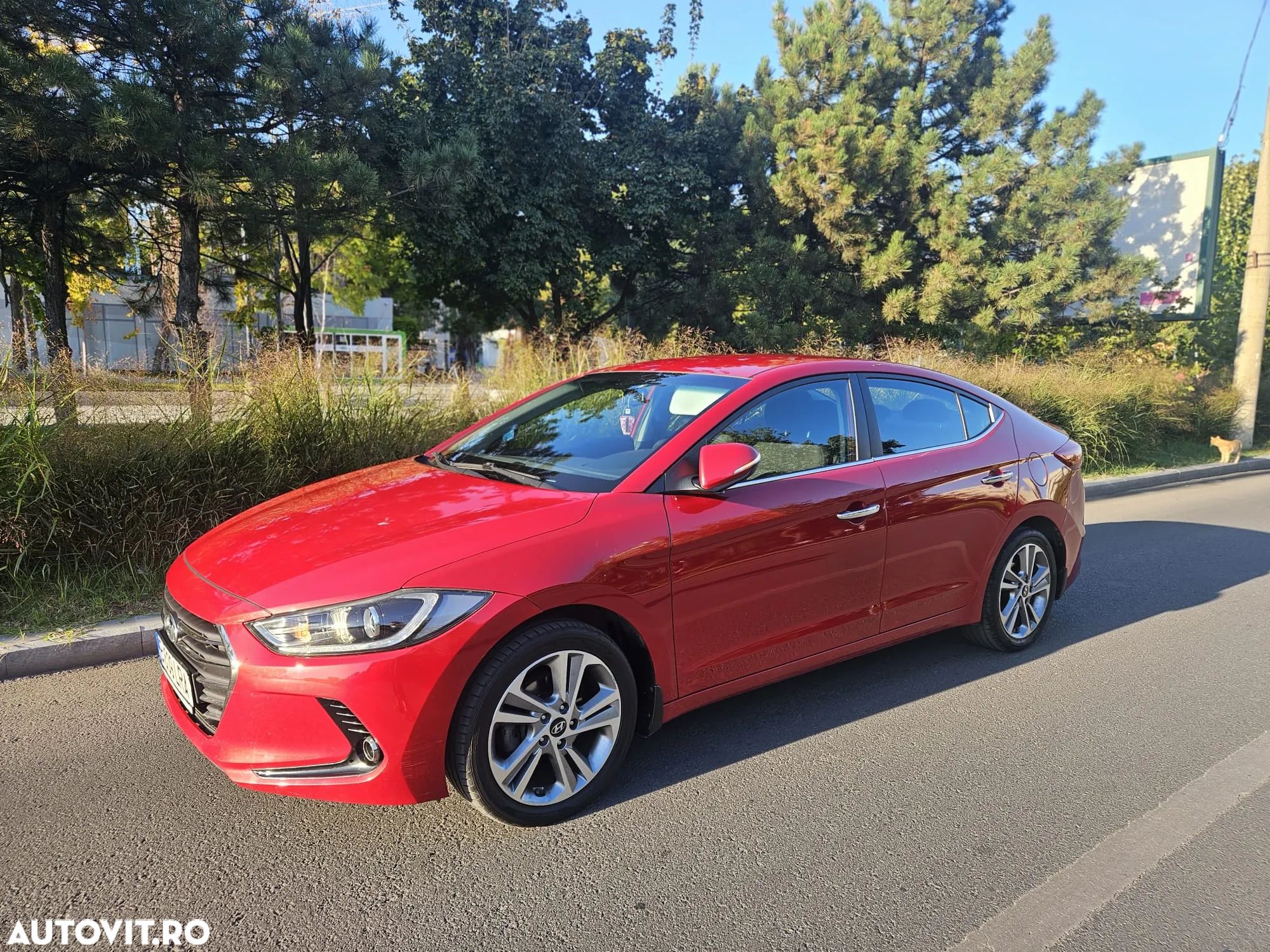 Hyundai Elantra 1.6 CRDI Comfort - 1