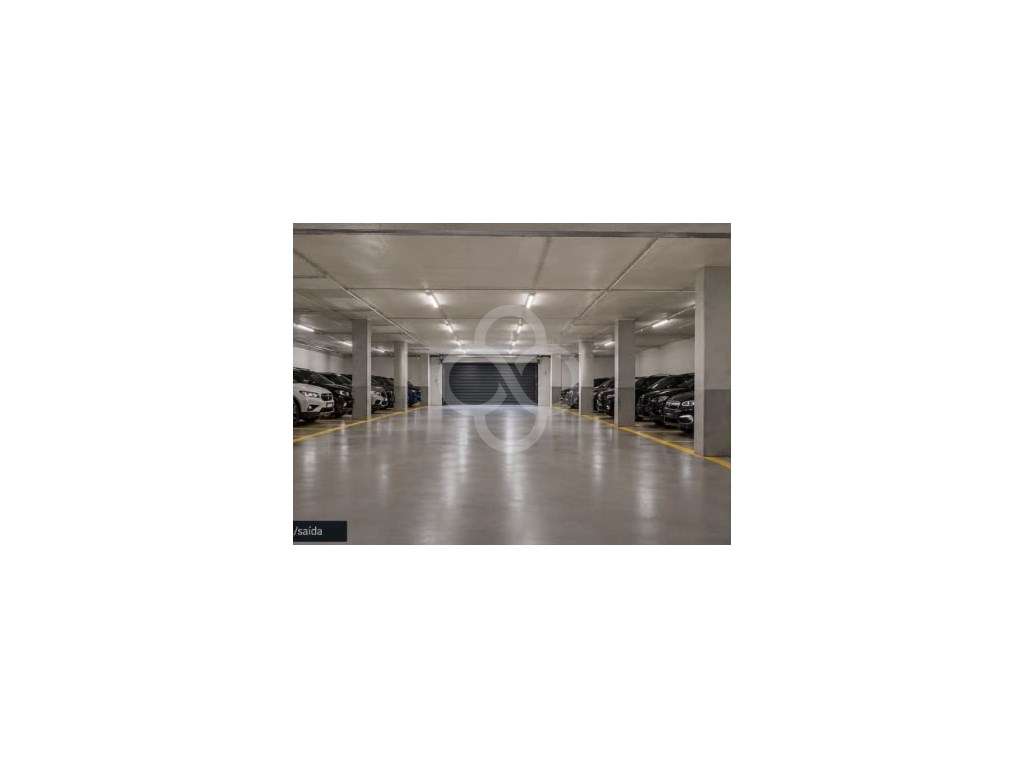 Garagem com 27 lugares de estacionamento em Sacavém, próximo de ser... - Grande imagem: 2/8
