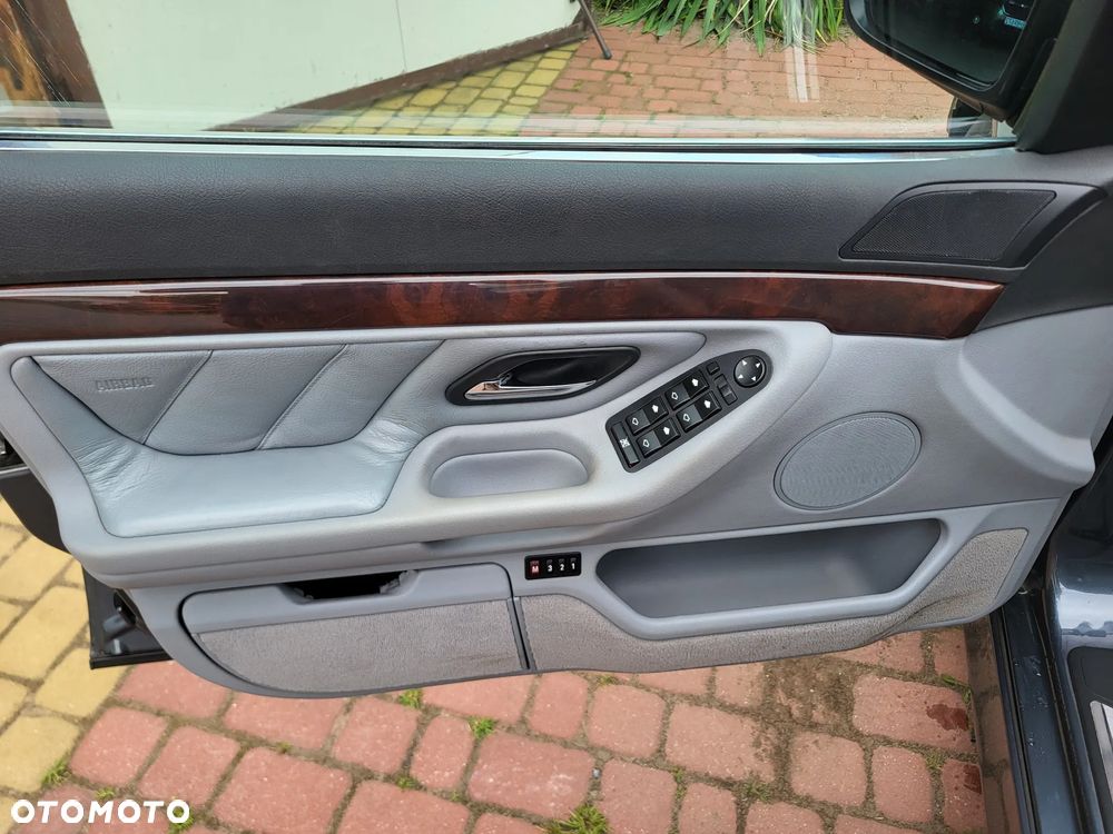 BMW Seria 7 740iL - 22